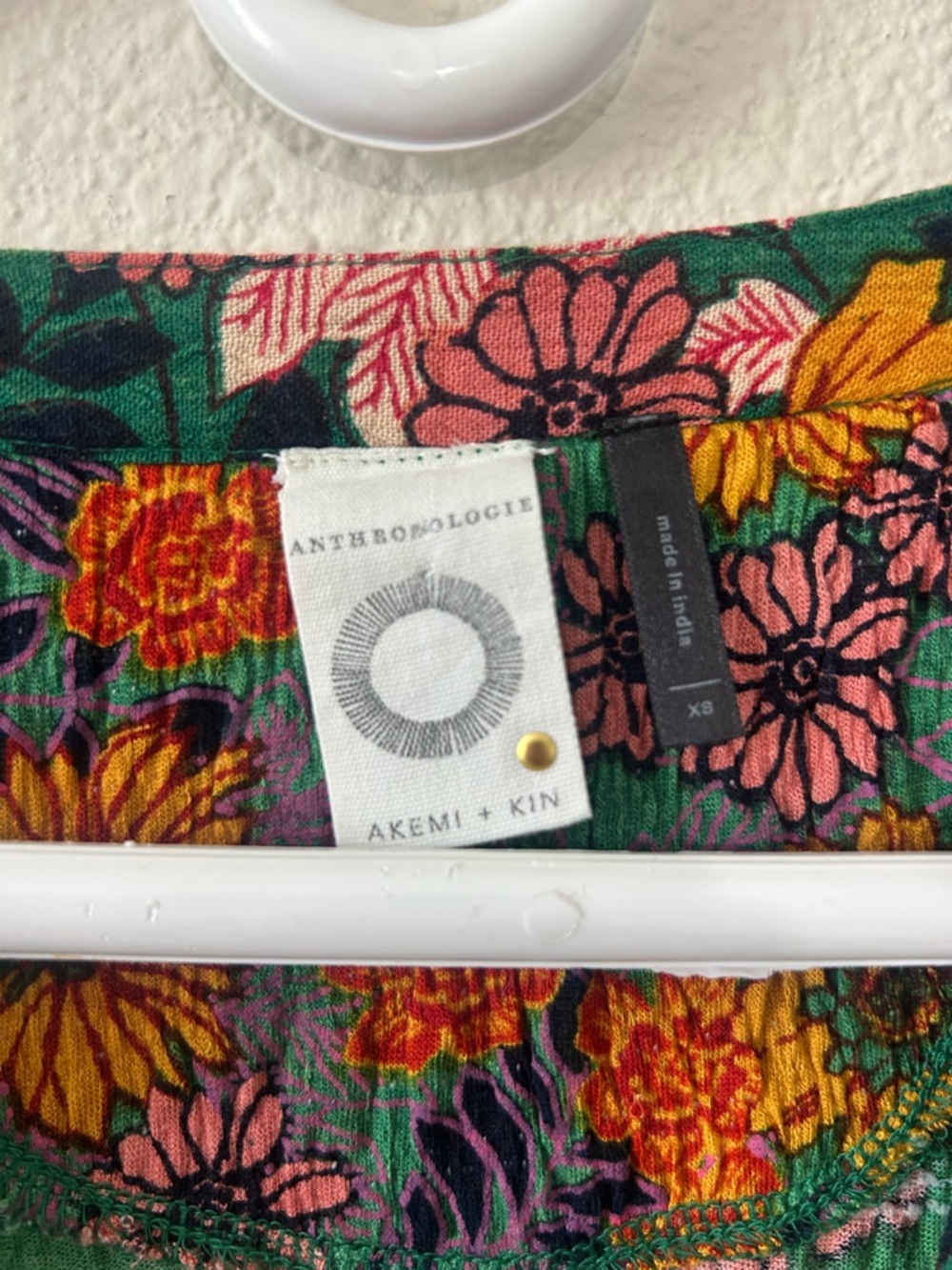 Anthropologie Akemi + Kin Green Floral Print Top! - Picture 3 of 10